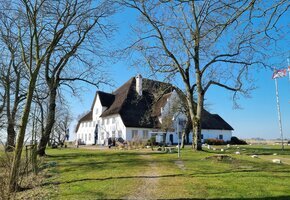 Roter Haubarg im Frühling 2025