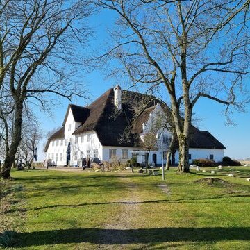 Roter Haubarg im Frühling 2025