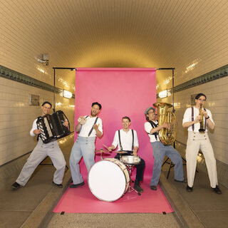 Hafenfestival 2025 - Mahoin - Matrosenbeats und Shantybrass aus Hamburg