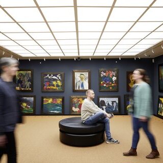 Besucher im Bildersaal