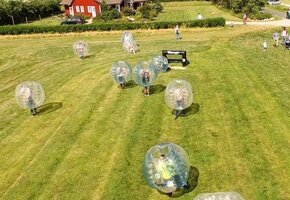 Hinrichsens Farm freut sich auf euren Besuch. Fußballgolf, Funballz, Streichelzoo etc.