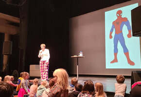 Kinder-Uni-Vorlesung mit Judith Weber von den Physikanten: "Die Superkr&auml;fte der Tiere"