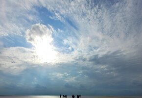 Wattwanderung in den Sonnenuntergang von F&ouml;hr nach Amrum