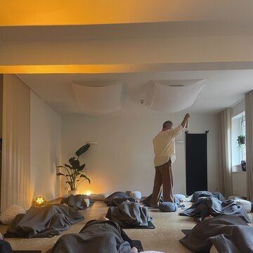 Lauschen mit und durch deinen Körper - Yoga in Handpan Begleitung
