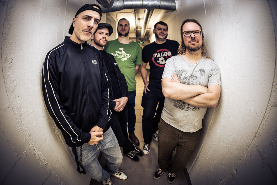 Arrested Denial - Band 01