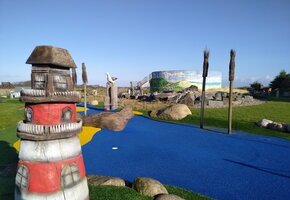 F&ouml;hrer Adventure Golf & Maislabyrinth & Carrera Bahn &ndash; Der Freizeitspa&szlig; f&uuml;r "Jung & Alt"
