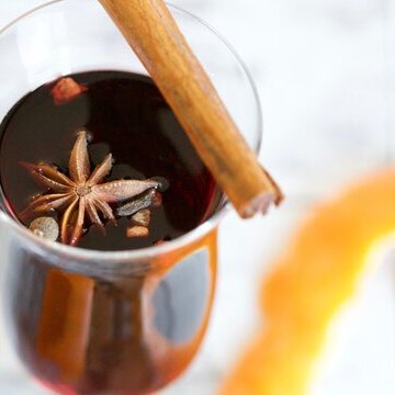 gaby-dyson-RJTbTzJ1lrM-unsplash Glühwein