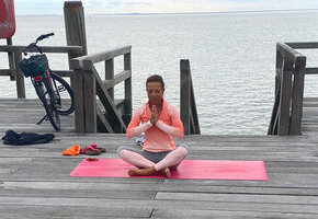 Yoga auf der Mittelbrücke