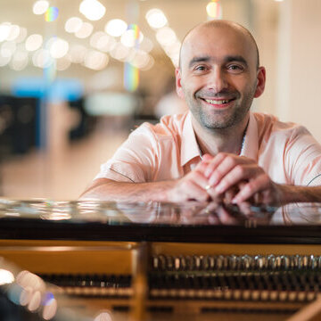 Liszt and Pyka meet Queen – Virtuosität trifft Rocklegenden – Wojciech Waleczek am Klavier