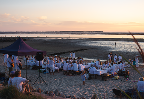 "White Dinner" am Nieblumer Strand 