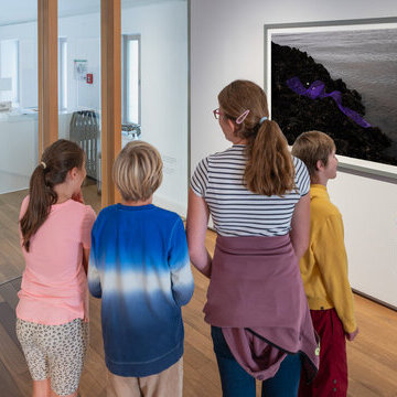 Artist Talk für Kinder in der Ausstellung &bdquo;Art. Science. Fiction &ndash; Alexandra Hunts, Sjoerd Knibbeler, Sophia Pomp&eacute;ry, Ulrike Schmitz&ldquo; für Kinder ab 8 Jahren