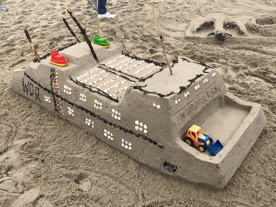 7. Sandburgenwettbewerb f&uuml;r Gro&szlig; und Klein