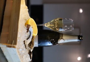 DayDrinking mit Austern & Champagner