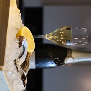 DayDrinking mit Austern & Champagner