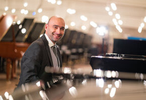 Chopin trifft die Beatles &ndash; Wojciech Waleczek am Klavier