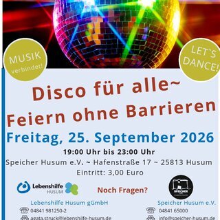Veranstaltungsplakat für die inklusive „Disco für alle – Feiern ohne Barrieren“ am Freitag, 25. September 2026, von 19 bis 23 Uhr im Speicher Husum. Oben ist eine bunt beleuchtete Discokugel zu sehen. Der Eintritt kostet 3 Euro. Die Veranstaltung findet im Rahmen der Wanderausstellung „Echt mein Recht!“ statt und wird von der Lebenshilfe Husum und dem Speicher Husum begleitet.