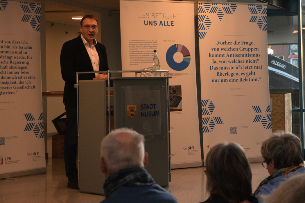 Matthias Hansen eröffnet die Ausstellung - KSV NF Matthias Hansen eröffnet die Ausstellung