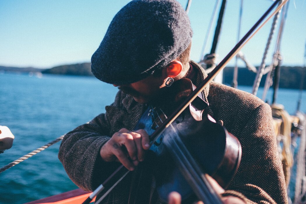 calum-macaulay-qi-CCGOpWuk-unsplash-FOLK