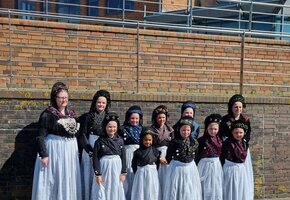 Trachtentanz &ndash; Wie Kinder und Jugendliche auf F&ouml;hr mit dieser friesischen Tradition leben!