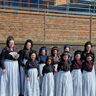 Trachtentanz &ndash; Wie Kinder und Jugendliche auf F&ouml;hr mit dieser friesischen Tradition leben!