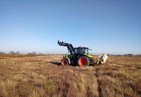 Amrums Heide &ndash; maschinelle Heidepflege in Aktion