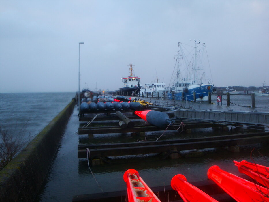 F&uuml;hrung durch den Seezeichenhafen Wittd&uuml;n