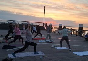 Welt-Yoga Tag / l&auml;ngster Tag 2026 &ndash; Yogasession auf F&ouml;hr