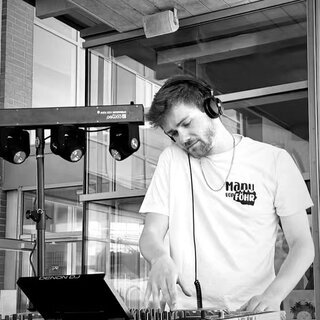 Sundowner auf der Mittelbr&uuml;cke: DJ Manu