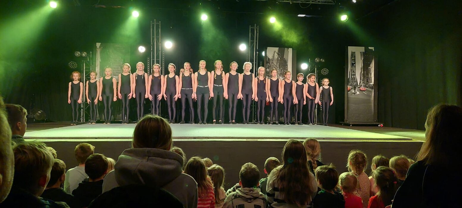 Der Jugendzirkus Föhr, Circus Mytilus präsentiert "Moviemento" – Eine Reise in die Welt des Films