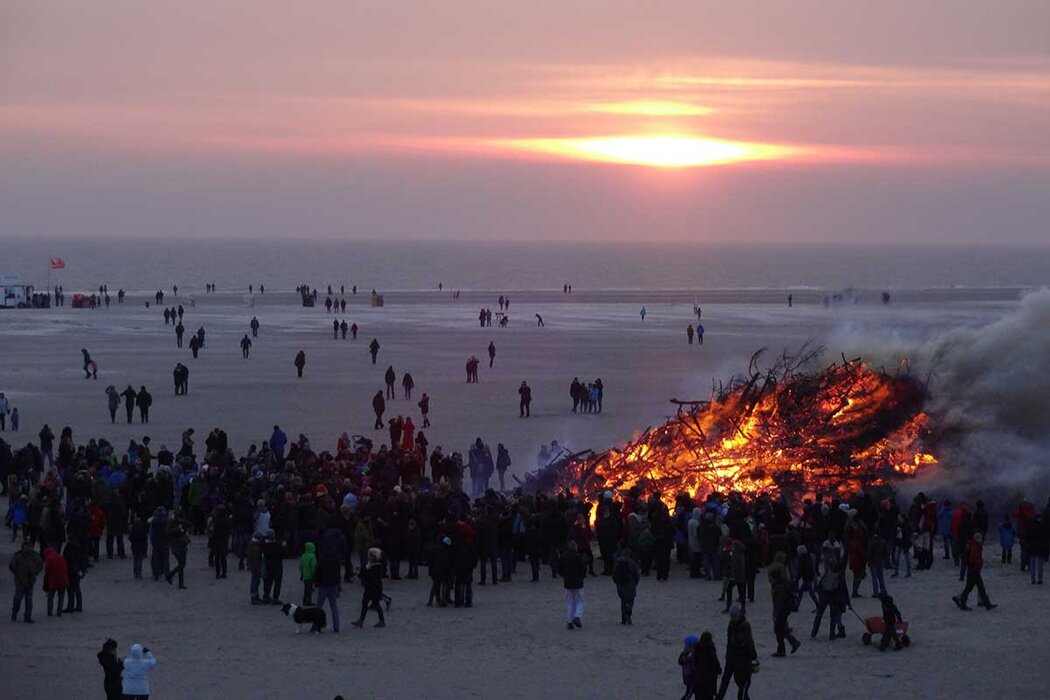 Osterfeuer am Nebeler Strand