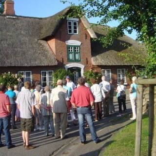 F&Auml;LLT LEIDER AUS !!!
Dorff&uuml;hrung S&uuml;derende - Anekdoten und Geschichten hinter der Haust&uuml;r