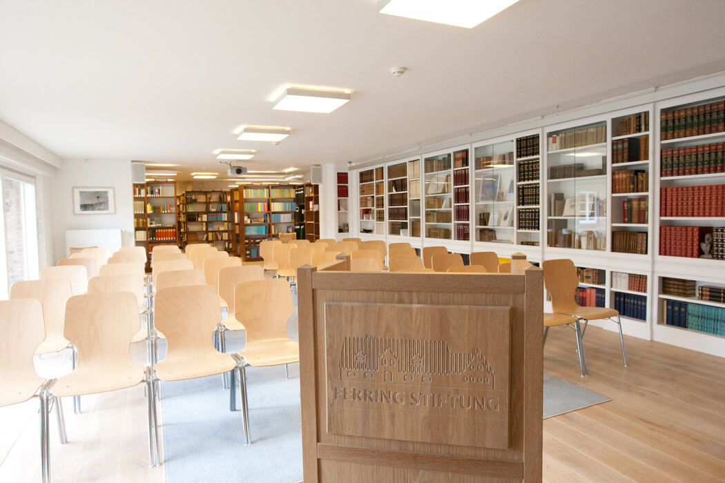 Vortrag: "Vom Silberdraht zum Friesenknopf" von Goldschmiedin Ilke Engeland