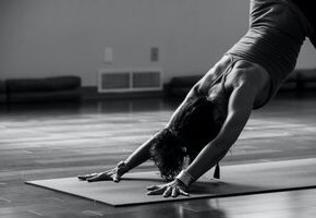 ginny-rose-stewart-UxkcSzRWM2s-unsplash yoga