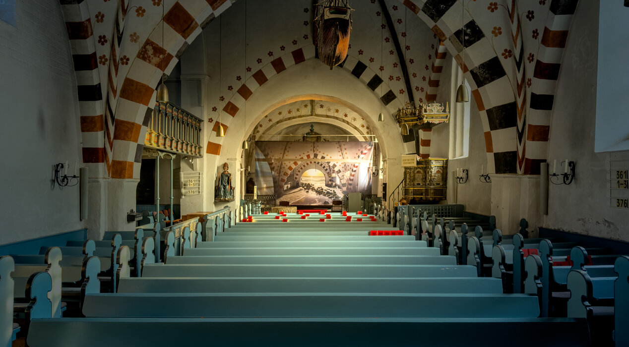 Altarverh&uuml;llung zur Passionszeit &ndash; Installation von Harald Bickel