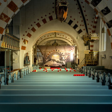 Altarverh&uuml;llung zur Passionszeit &ndash; Installation von Harald Bickel