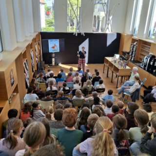 Kinder-Uni-Vorlesung mit Judith Weber von den Physikanten: "Die Superkr&auml;fte der Tiere"