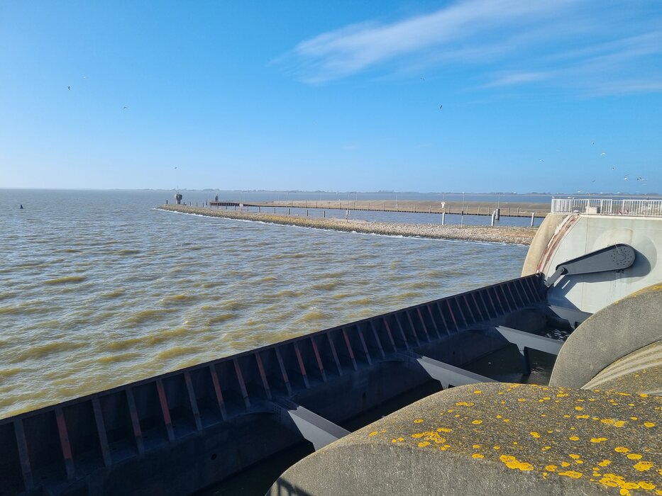 Blick vom Eidersperrwerk bei auffrischendem Westwind