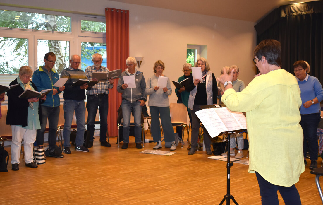 Chorprobe, jeden Dienstag im Landjugenheim Galmsbüll. Leitung: Birgit Deussing