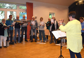Chorprobe, jeden Dienstag im Landjugenheim Galmsbüll. Leitung: Birgit Deussing