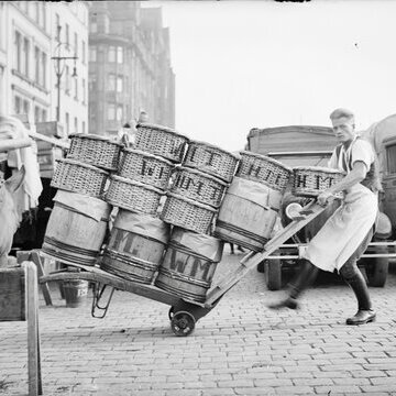 Schippermütz und feiner Zwirn – Fide Struck fotografiert Arbeitswelten an der Waterkant 1930-1933