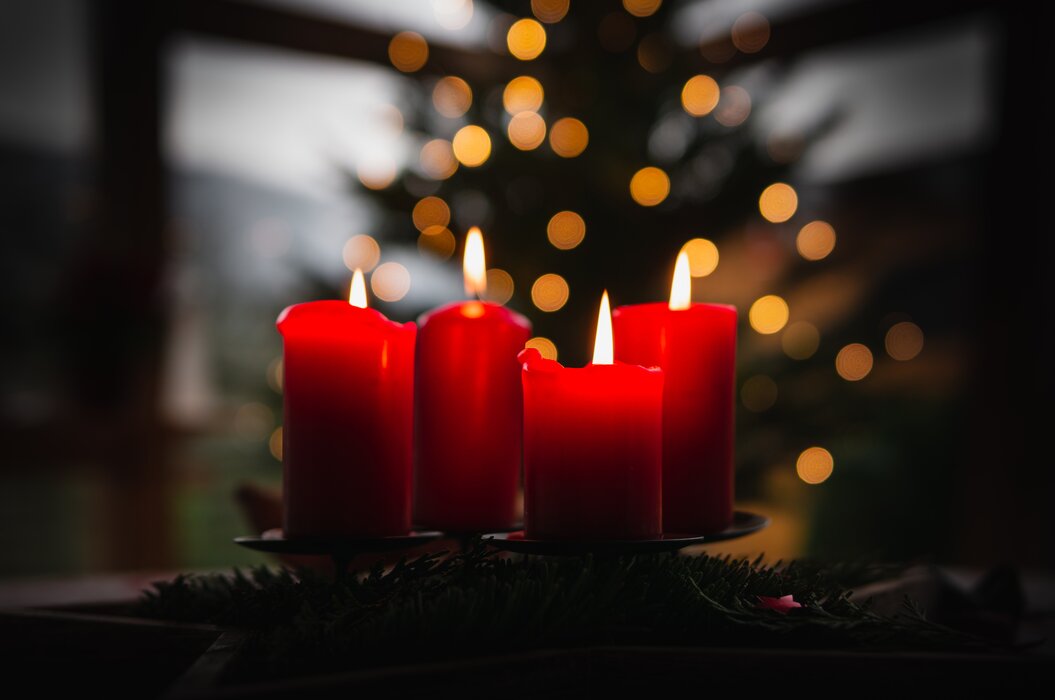 max-beck-c72eCrOstC4-unsplash advent