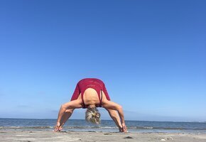 Yoga am Strand mit Elisabeth